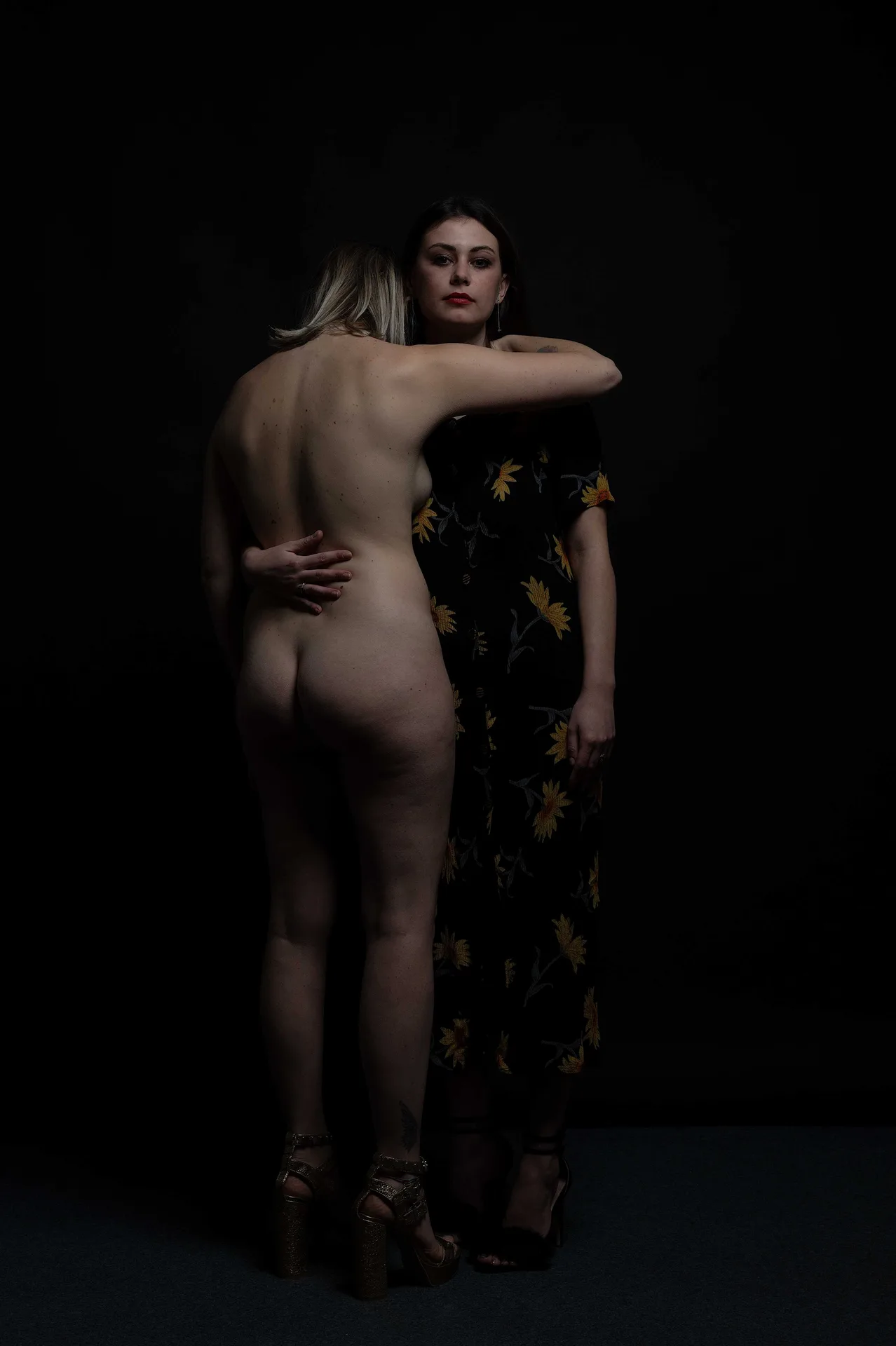 Two Skins, foto 3 di 6