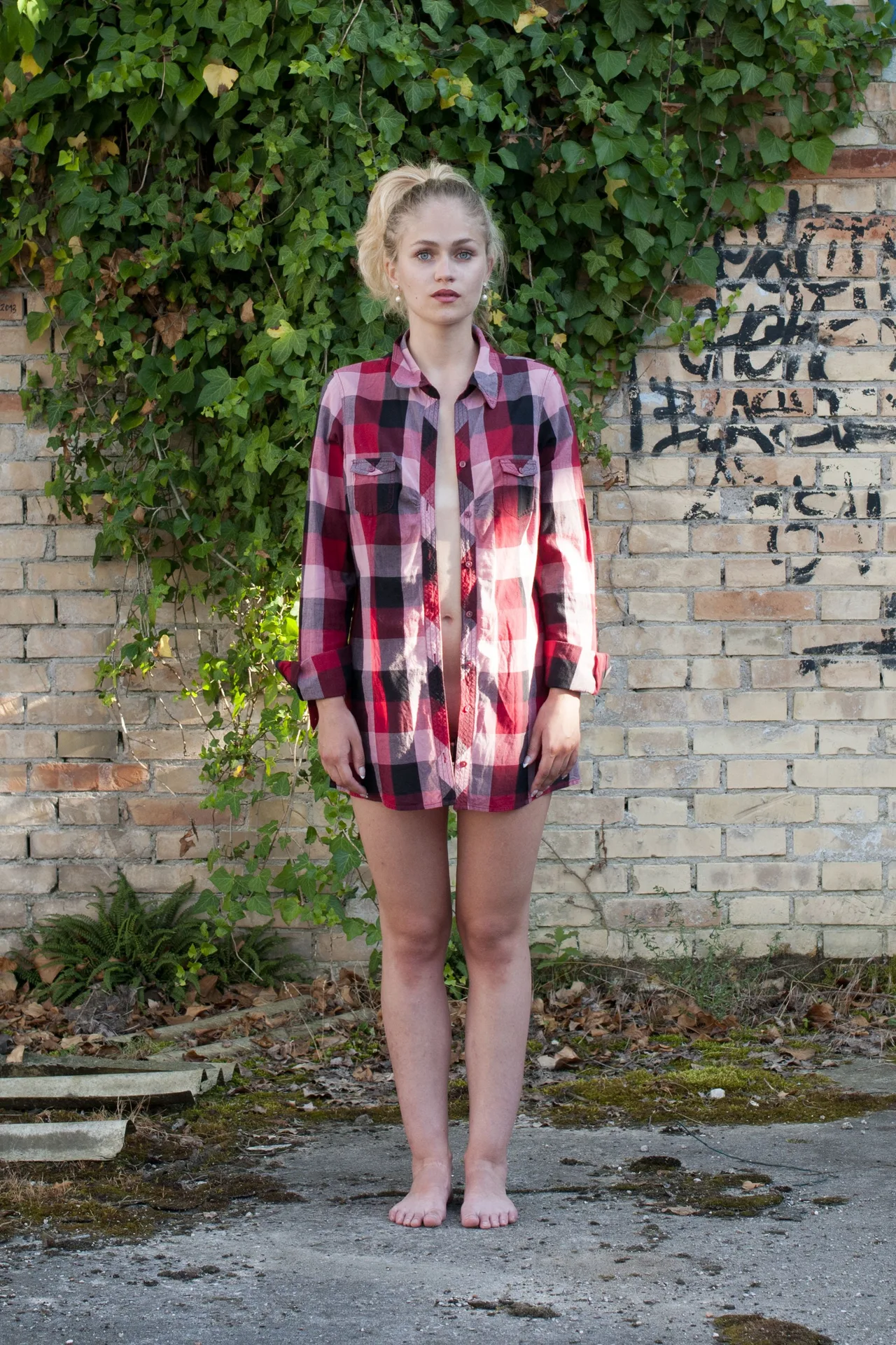 Bare Attitude, photo 4 of 6